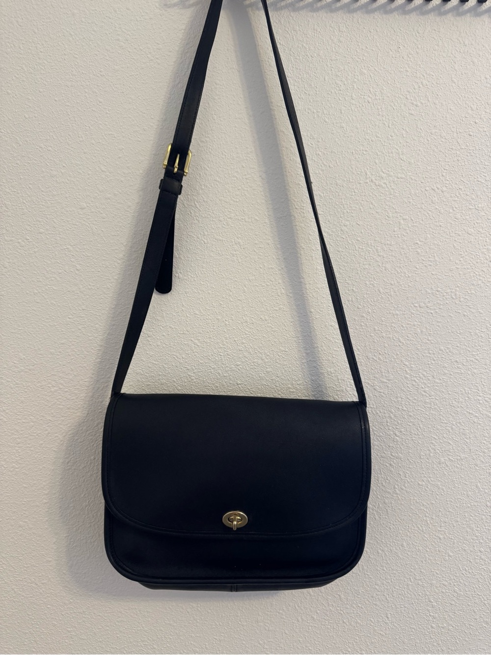 Vintage Coach City Bag 9790 Black Glove Tanned Leather Crossbody